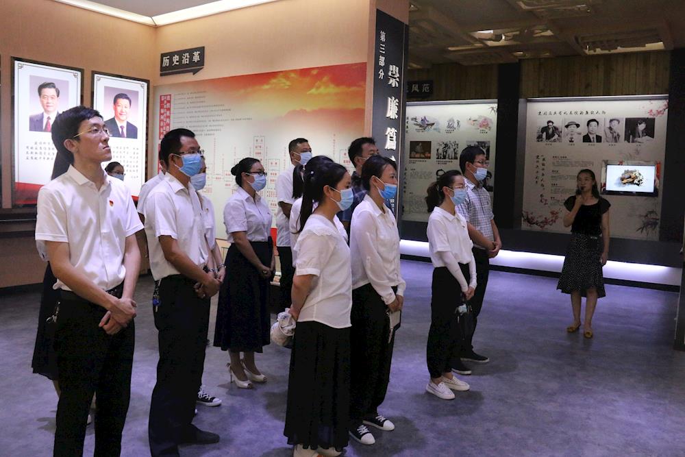 81be8cddba3643f4aaf346af998e208b.jpg 81be8cddba3643f4aaf346af998e208b.jpg