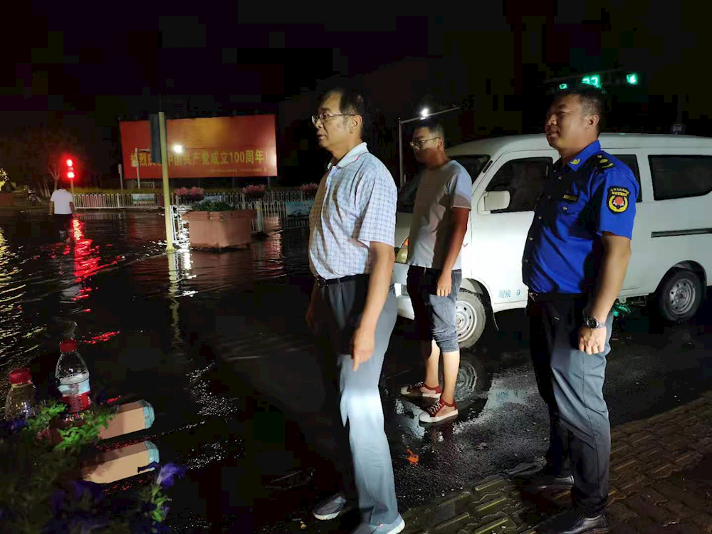 风雨之夜 阿拉尔大街上有群不回家的人