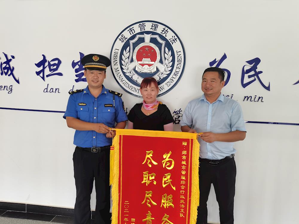 一抹“城管蓝”——记城管故事