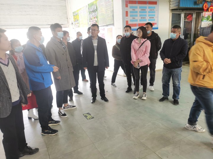 七团参观学习江泰菜市场建设与管理经验