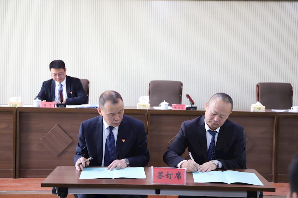 e30b0c5bbe6b4f1d90f5ddc4846acaba.jpg e30b0c5bbe6b4f1d90f5ddc4846acaba.jpg