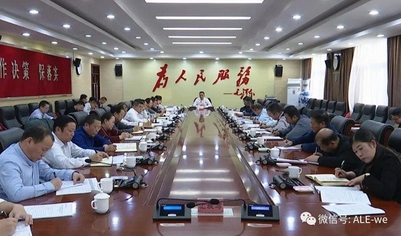 李斌主持召开师市2019年第11次行政专题会议