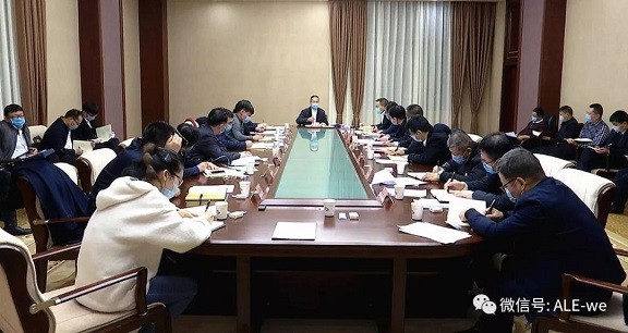 卢跃东主持召开师市疫情防控工作指挥部工作例会