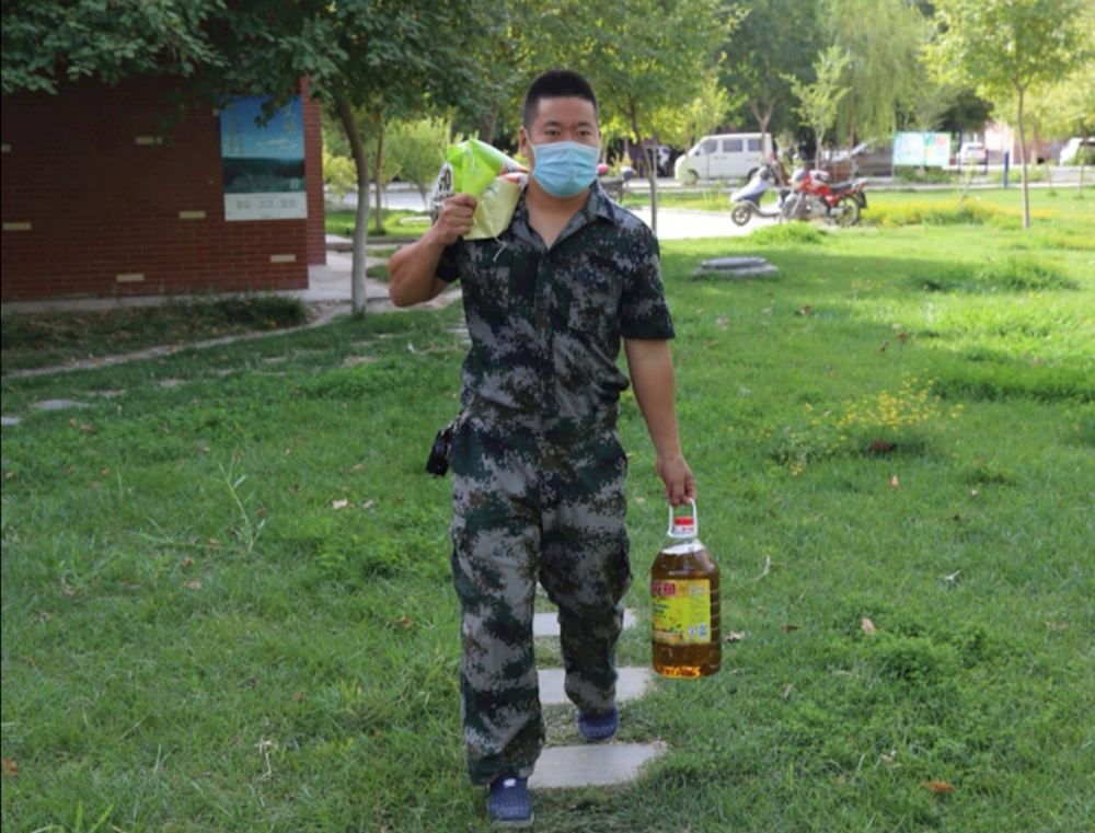奋斗是青春最亮丽的底色