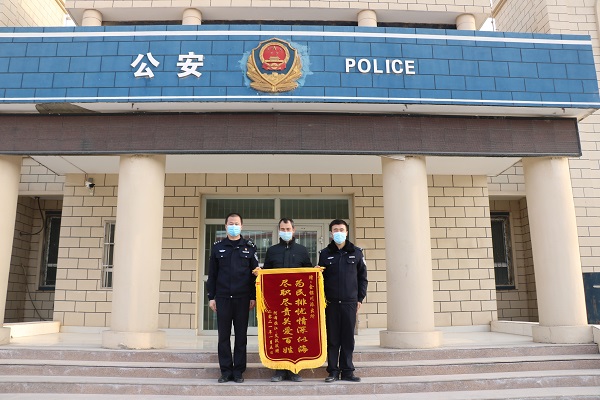 少年沉迷游戏充值 民警热心助力追回