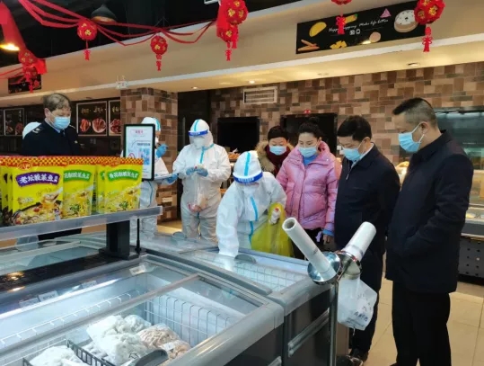 师市环境监测专班督查街道环境监测采样工作
