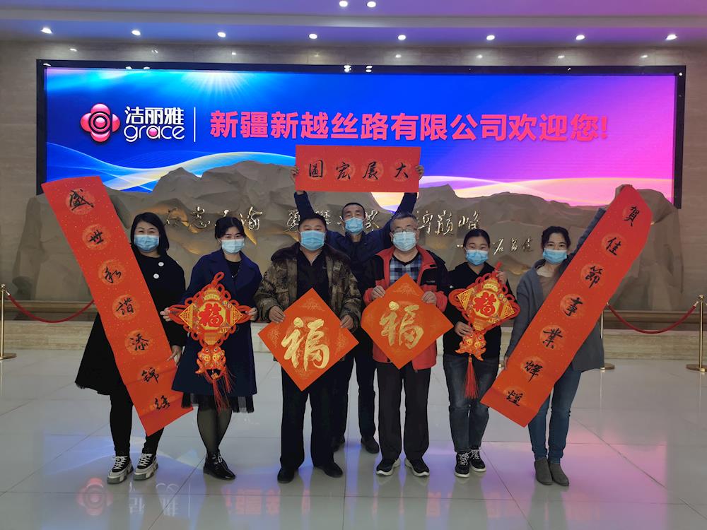 “迎新春·送春联”——青松路街道开展送春联活动