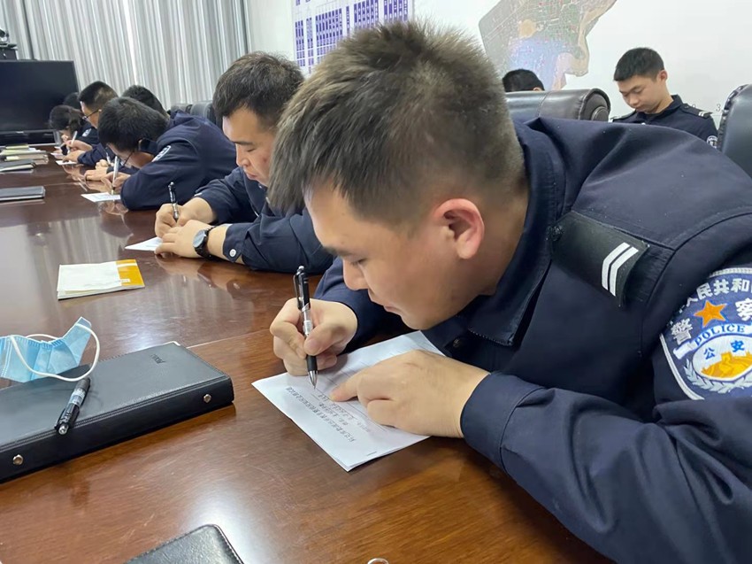 政法队伍教育整顿|十团政法委全体聆听兵团政法先进模范人物事迹报告会