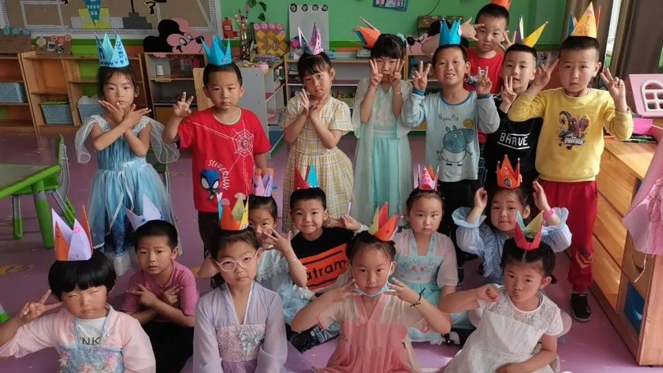 十四团幼儿园开展“妈妈，您辛苦了”母亲节主题教育活动