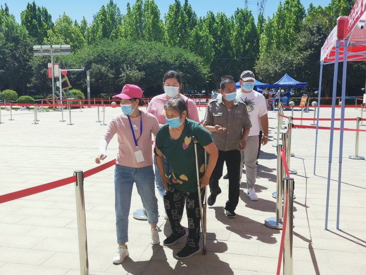 那些疫苗接种的暖心事和热心人