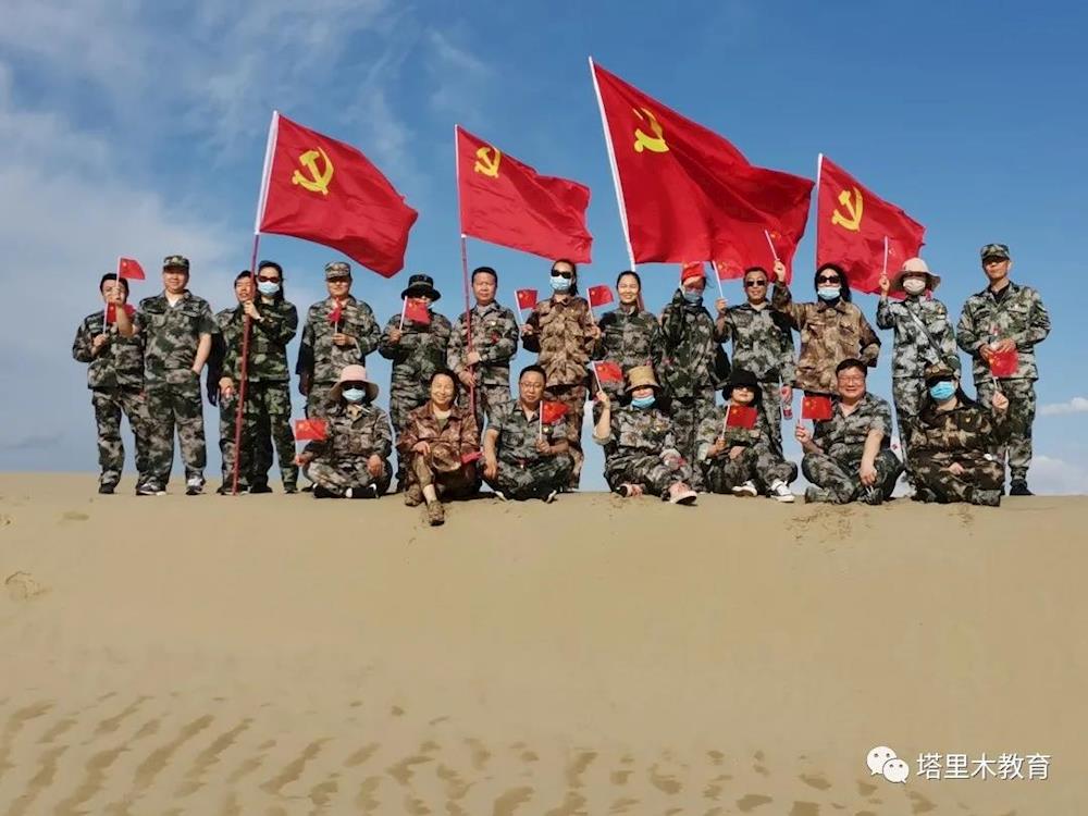 徒步沙漠扬沙海老兵精神 学史力行护师市教育远行 