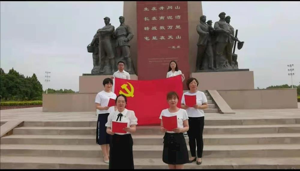 师市财政局开展“永远跟党走”做 新时代财政好干部宣传活动
