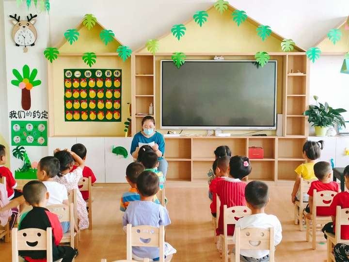 红色故事进社区 红色精神润童心—安居社区携手塔里木第四幼儿园开展讲述红色故事活动