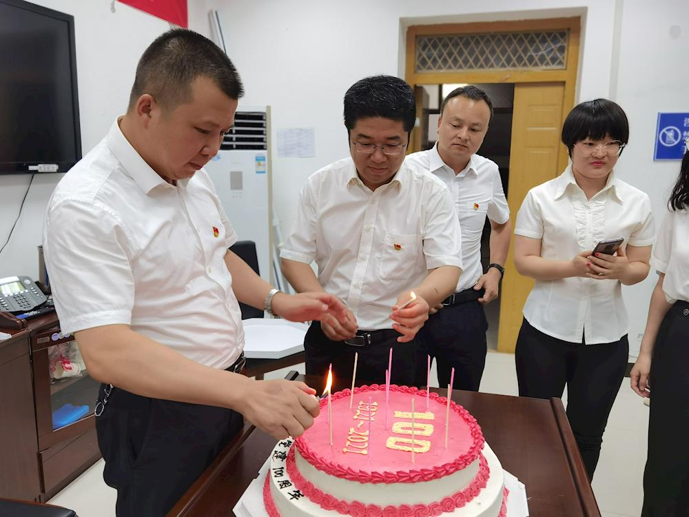百年华诞，我们与祖国共庆