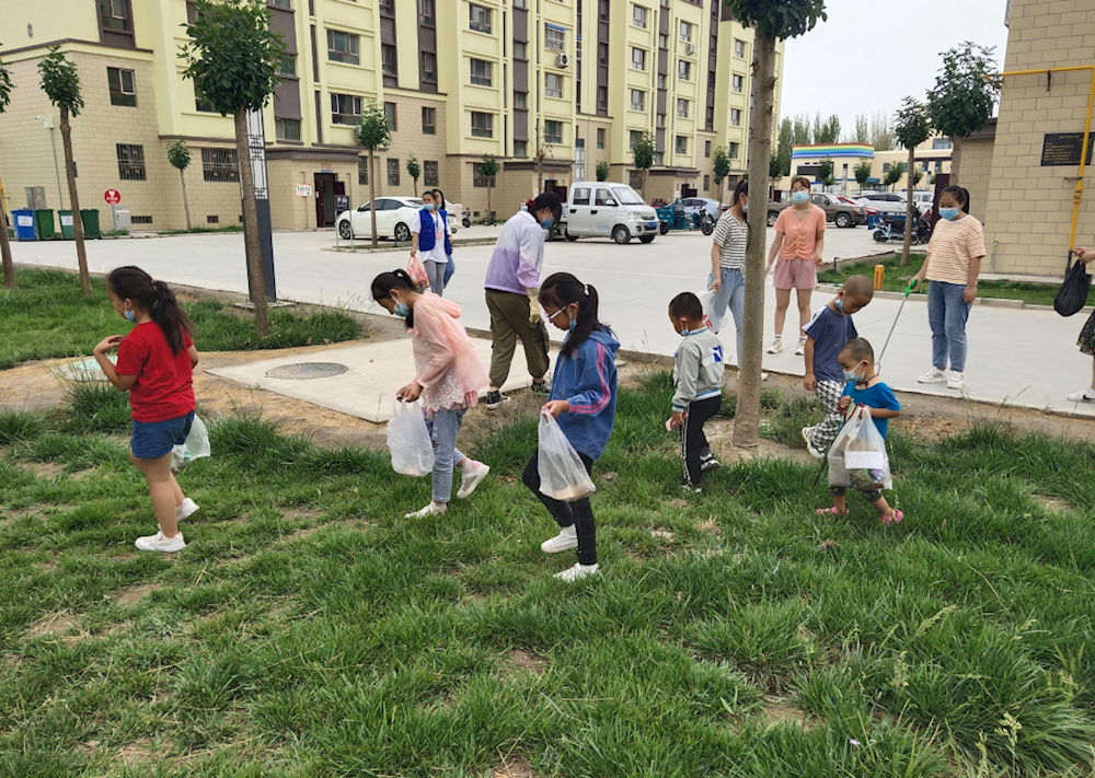 未成年人参加志愿服务，为城市“美颜”