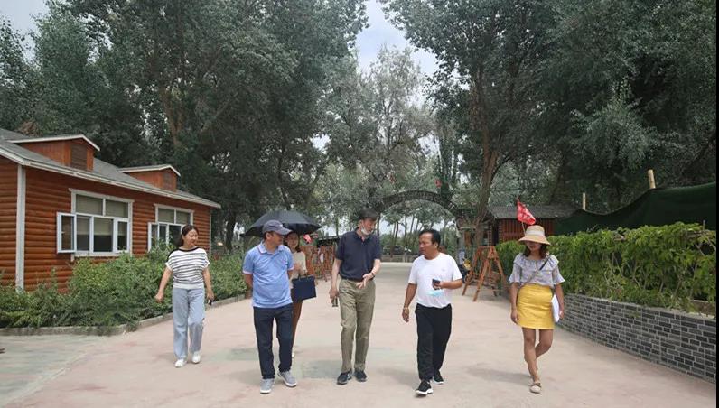 兵师领导赴六团开展星级农家乐创建现场评定工作