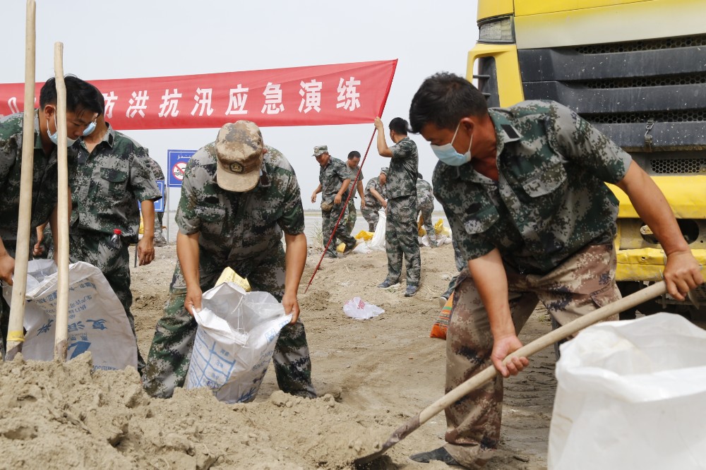 十二团开展洪水灾害防汛应急演练提升救援能力