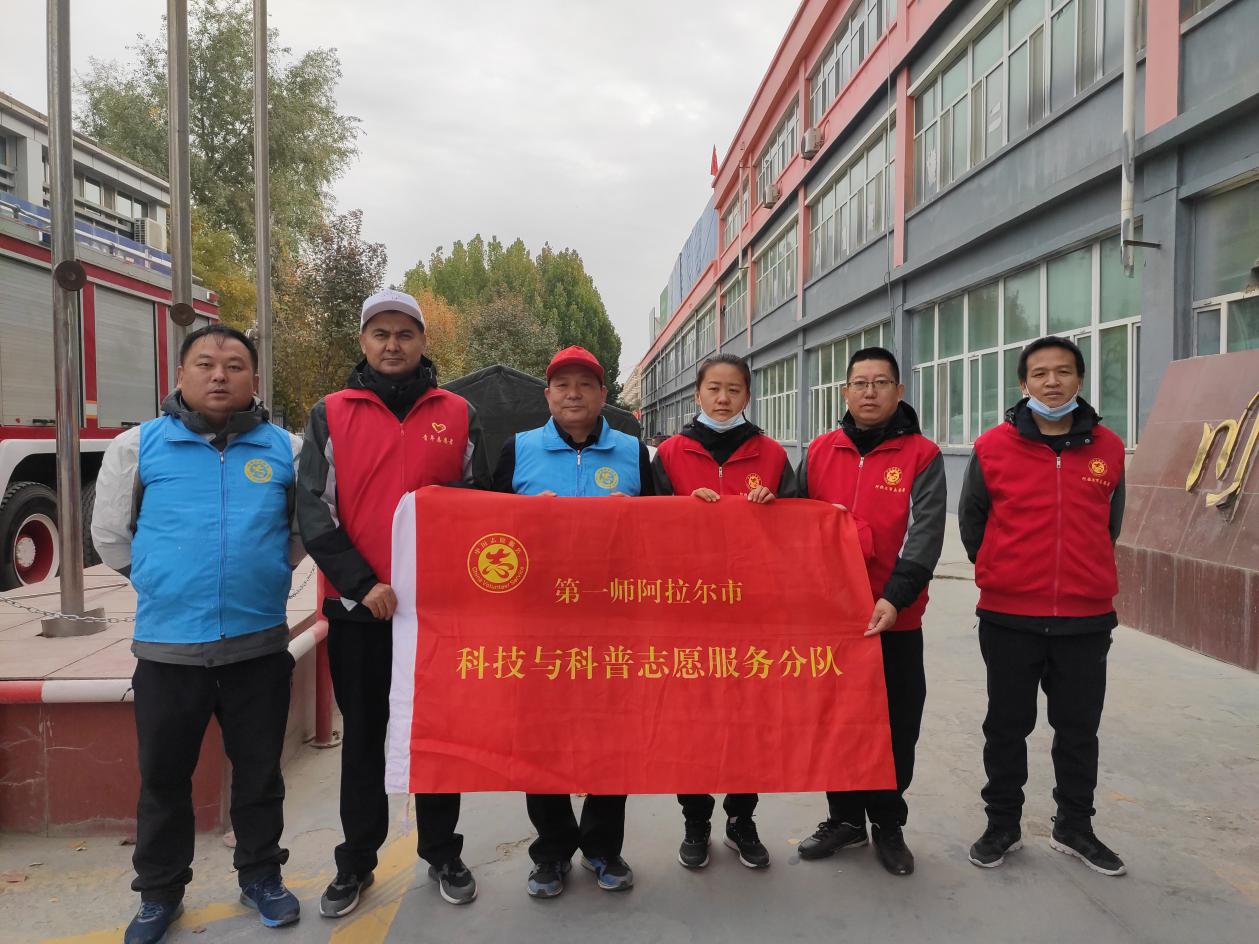 师市科技局全体党员干部参加师市创城志愿服务活动