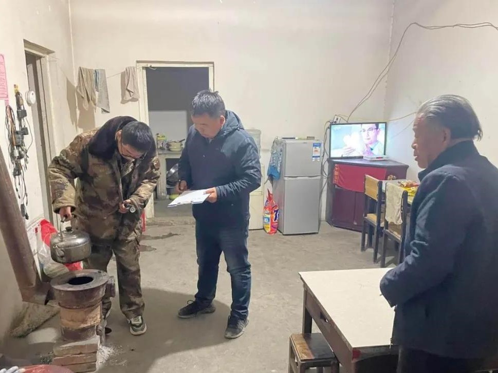 十四团开展冬季取暖安全隐患排查活动