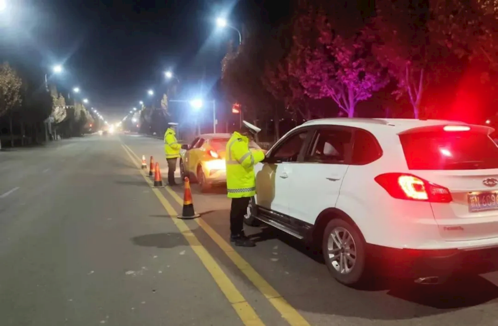 一师公安交警持续开展夜查统一行动，筑牢冬季交通安全防线