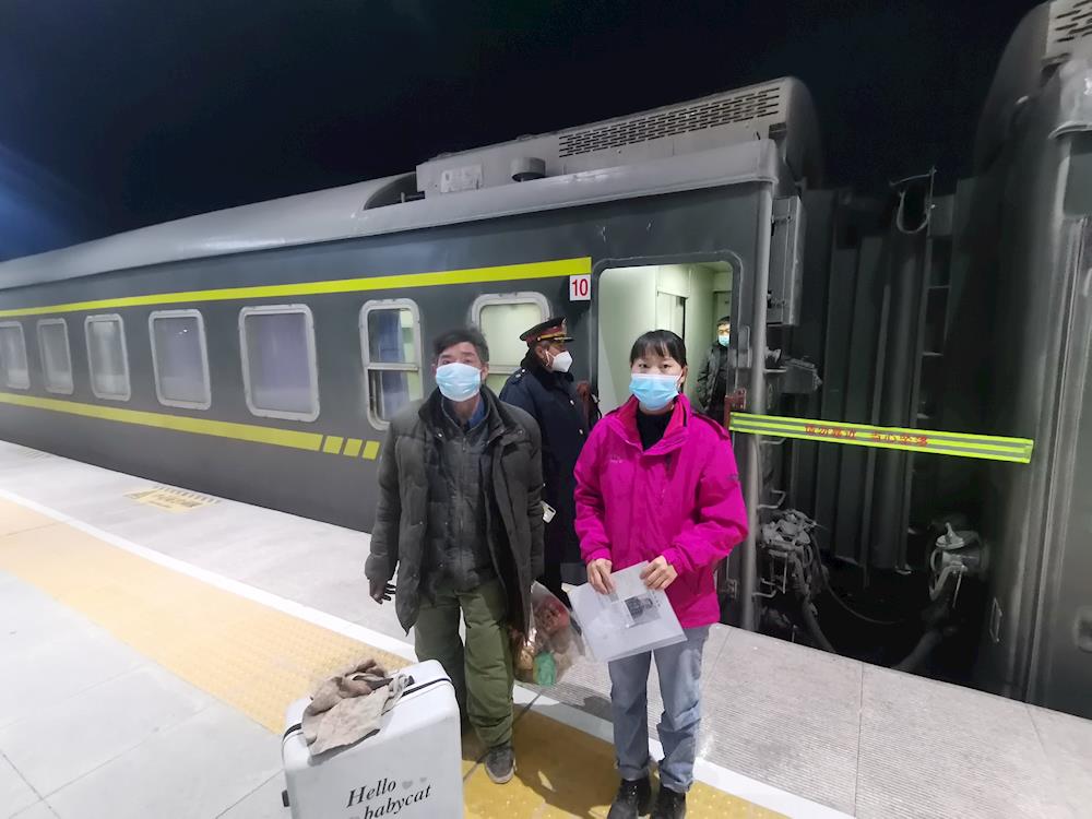 暖心！！流浪人员在社区的帮助下顺利回家