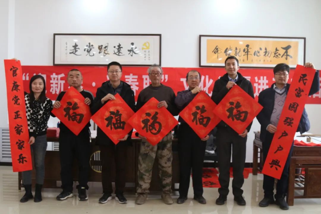 四团开展“迎新春·送春联”文化润疆进万家活动