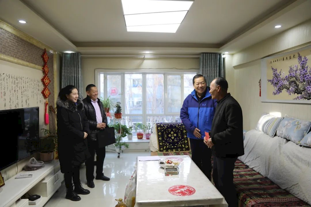 年前慰问送关怀 岁末天寒暖人心