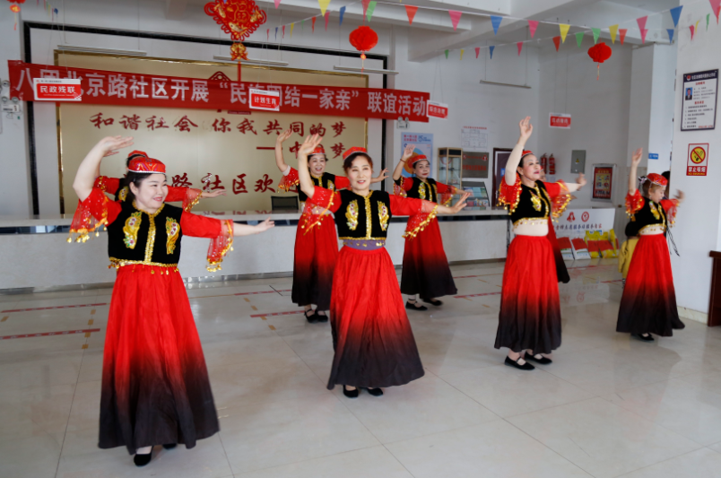 八团开展“喜迎新年共话团结”民族团结一家亲联谊活动