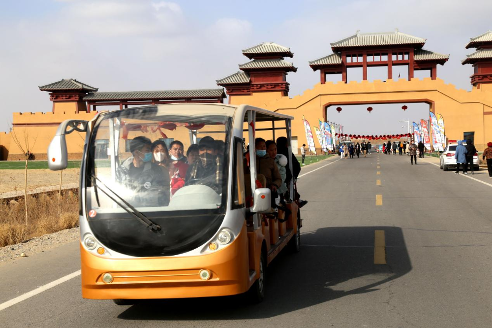 文旅开门红！春节期间沙漠之门景区旅游迎来小高峰