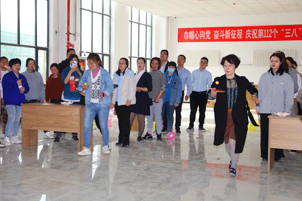 阿拉尔经济技术开发区：政企同心 欢度“女神节”