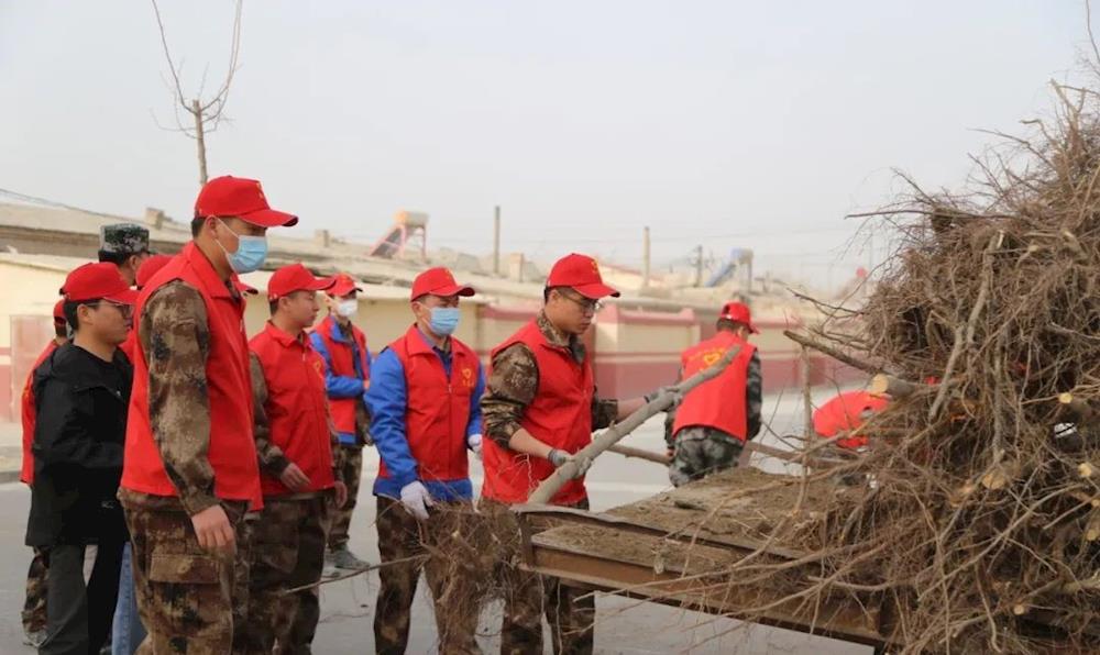 十四团：全民义务植树 共建绿色家园