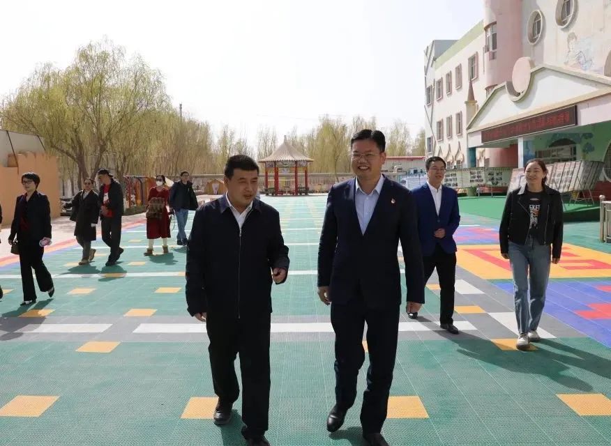 杭州援疆指挥部领导一行来一团观摩调研