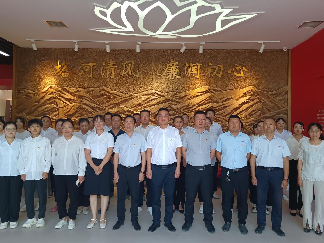 统众（集团）公司组织党员管理人员参观师市廉政教育中心 筑牢廉洁思想防线