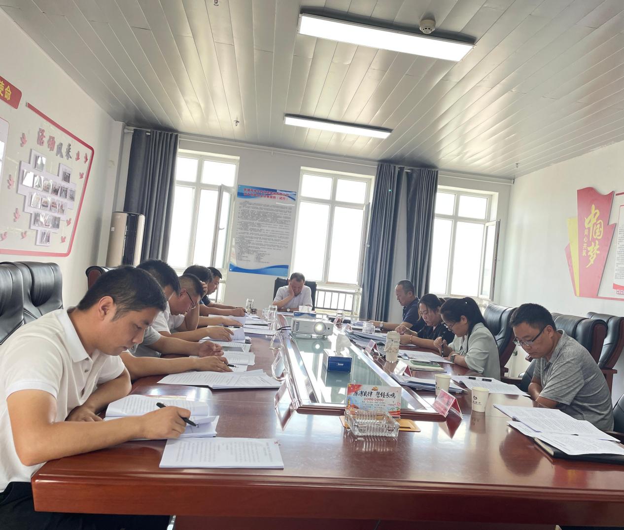 锚定目标，决胜下半年－科教集团召开2023年上半年经济运行分析研判会   