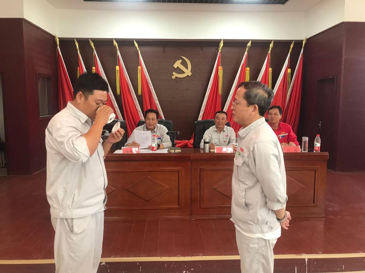 “传帮带”促成长！新疆青松化工举行  第二轮“师带徒”签约仪式   