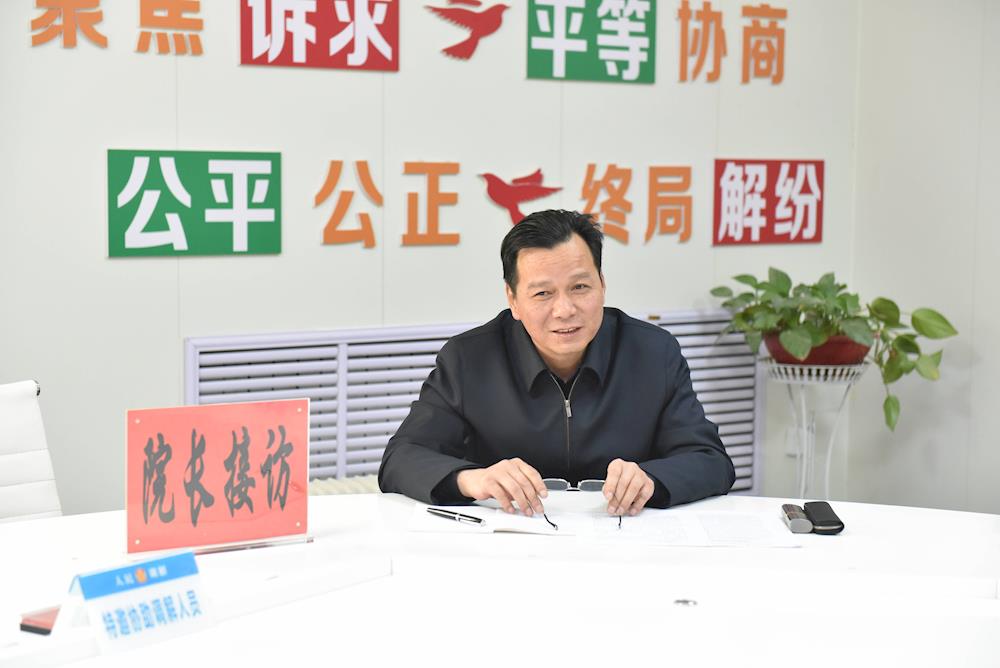 任保军院长深入阿拉尔垦区人民法院现场办公、接访群众