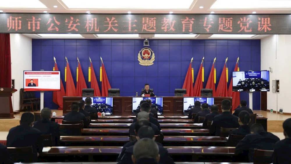 第一师副师长，阿拉尔市副市长，师市公安局党委书记、局长李维民为师市公安机关党员民警辅警讲授专题党课