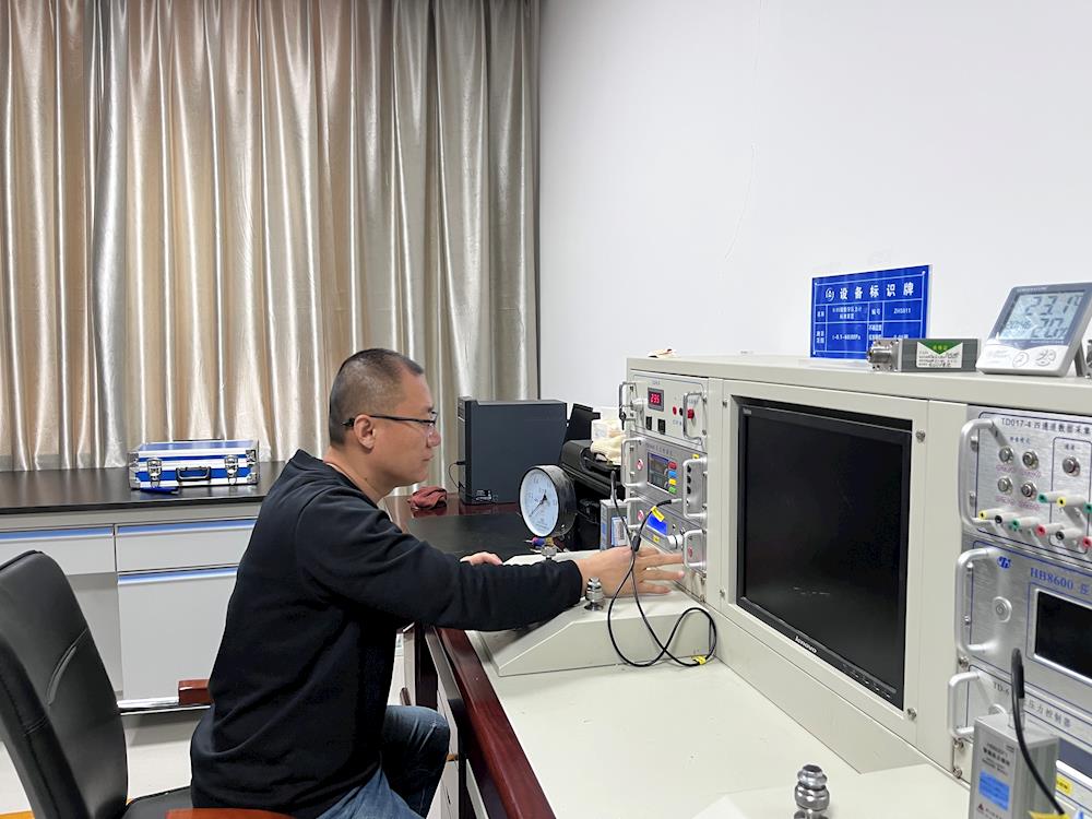 阿拉尔质量技术综合检测检验所积极开展压力表周期检定