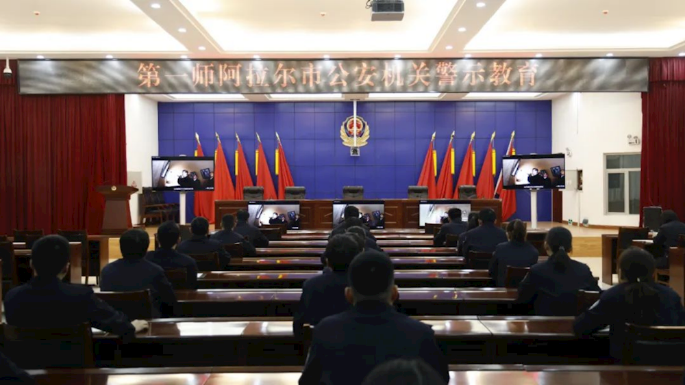 第一师阿拉尔市公安局组织观看警示教育片