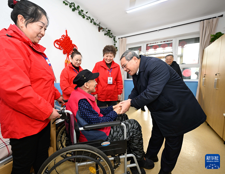 李强在山西看望慰问基层干部群众