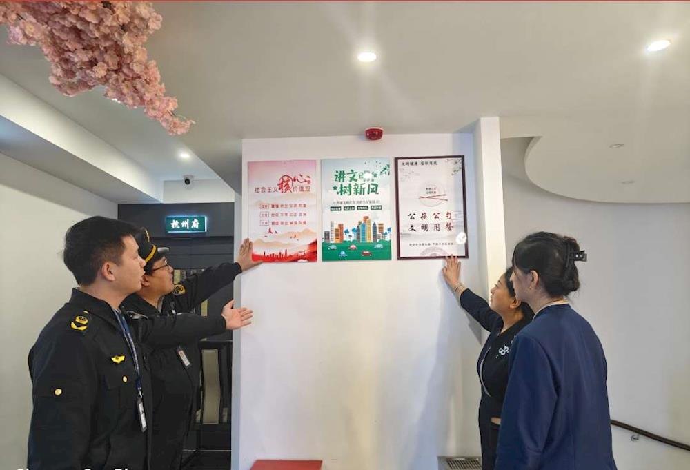 师市市场监管局在大型饭店开展“反对浪费、崇尚节约”宣传行动