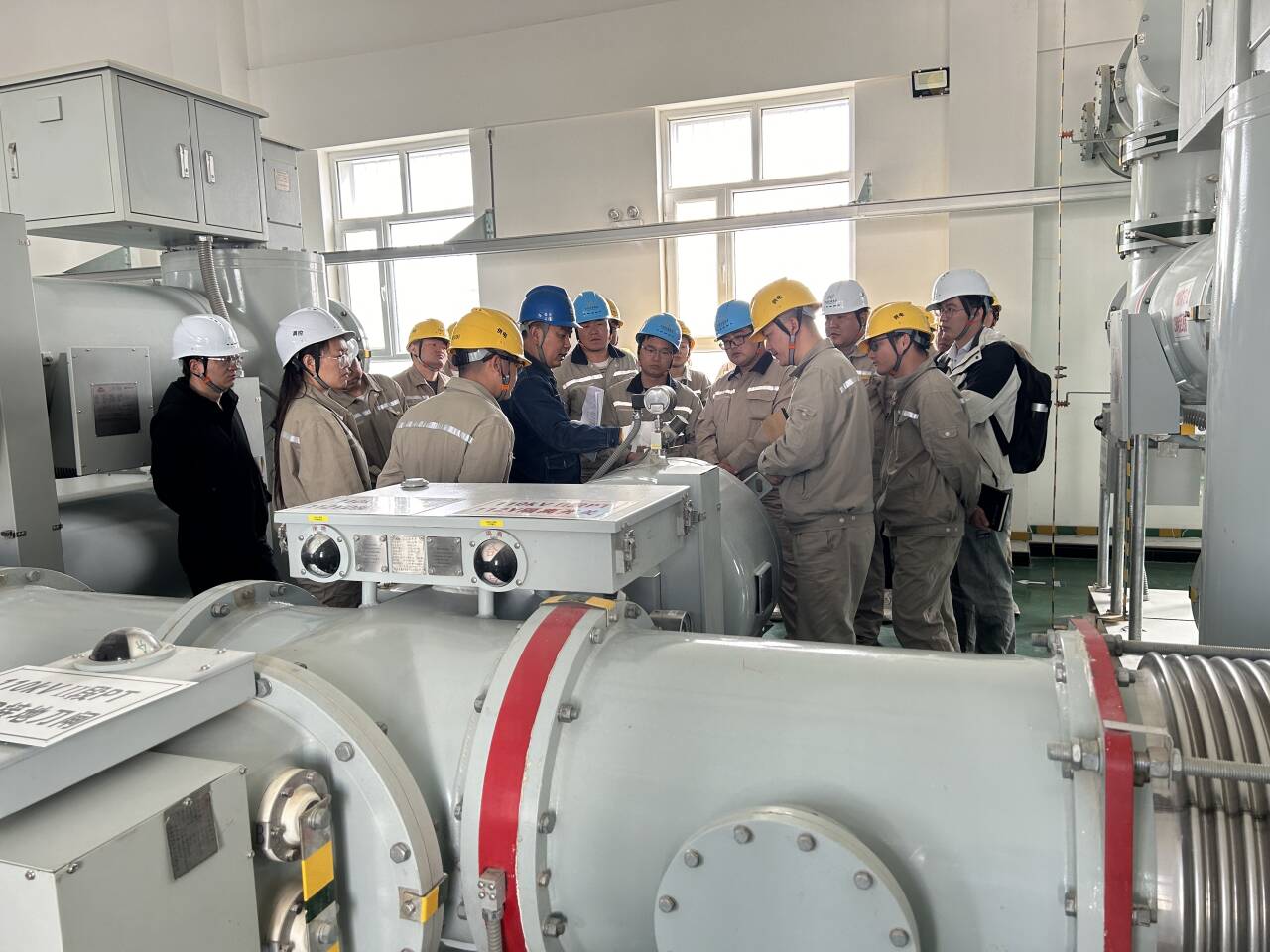 强弱项 补短板——南疆能源集团开展GIS设备专项培训