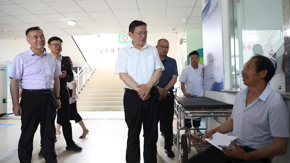 师市党委书记、政委丁翊强调研督导党纪学习教育及群众身边不正之风和腐败问题集中整治工作