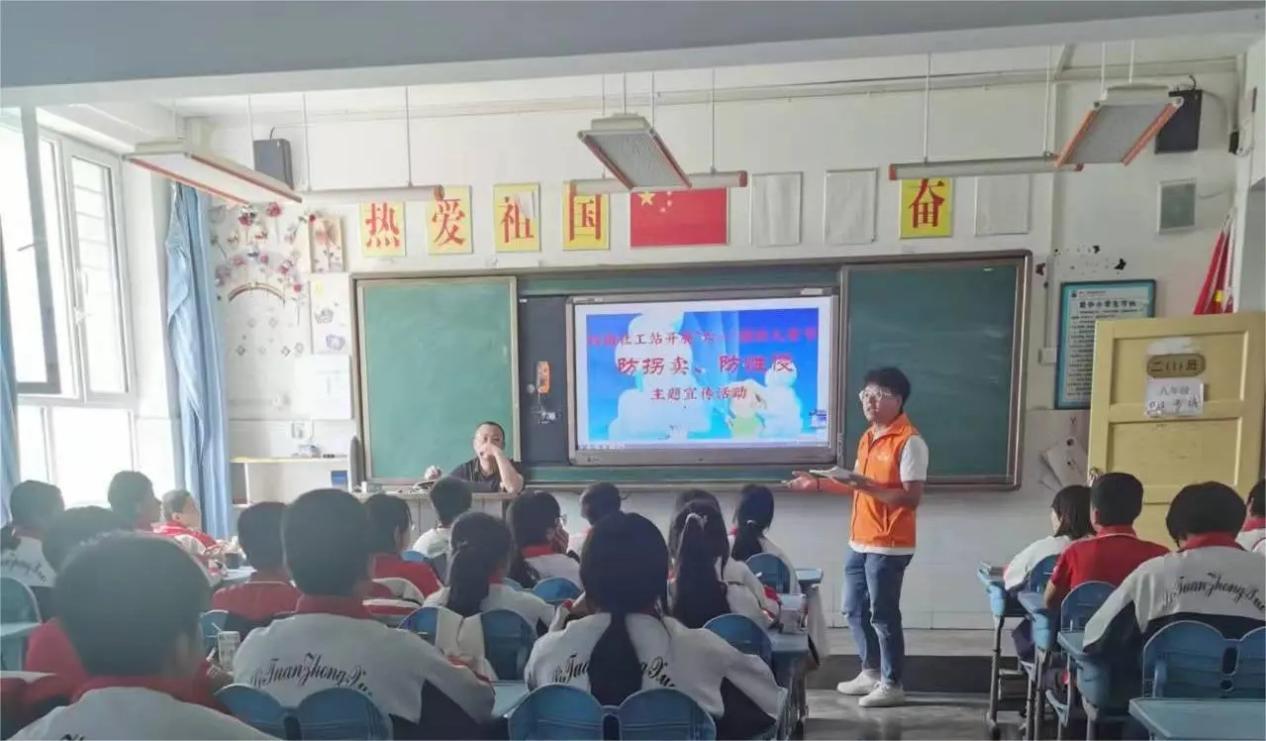 四团开展“六一”国际儿童节防拐卖防性侵主题宣传活动
