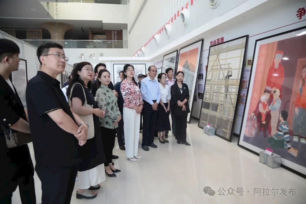 “致敬戈壁母亲”——全国女画家美术作品展走进师市
