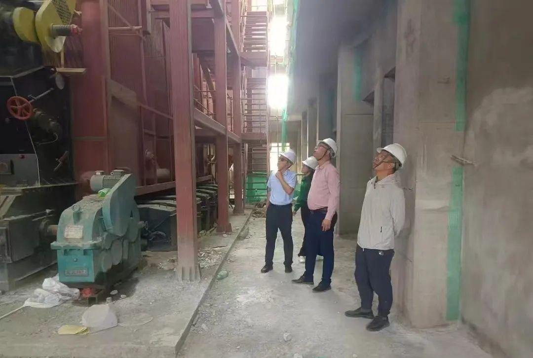 十四团党委副书记、团长湛胜深入锅炉房改扩建项目工地开展督导检查