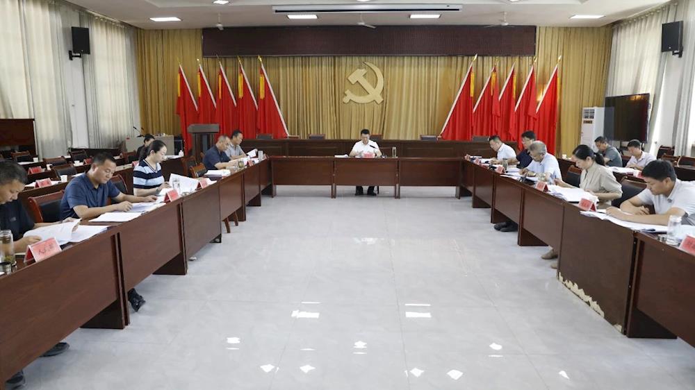 十六届八团塔门镇党委常委会召开会议