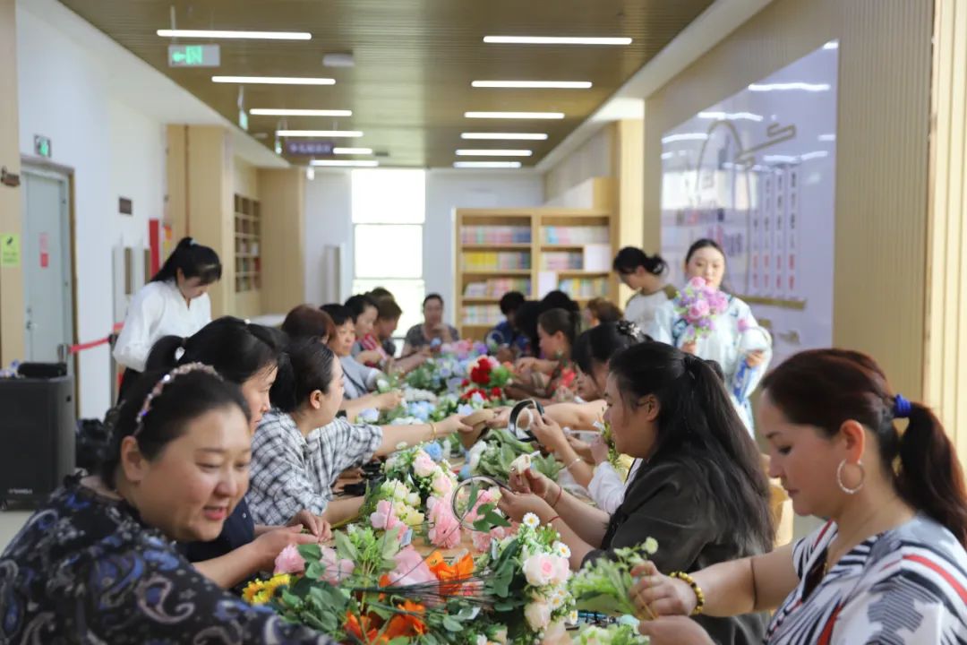 "簪花传情·霓裳共舞"绘就民族团结新画卷