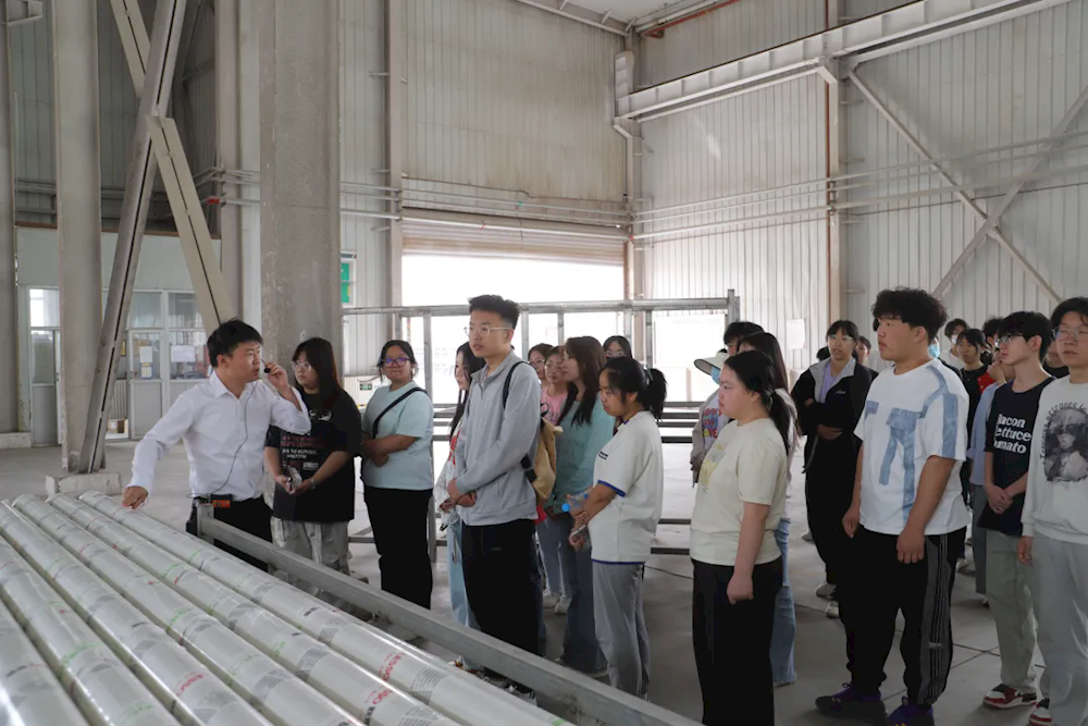  塔里木大学组织大学生来新疆联塑科技发展有限公司实践观摩