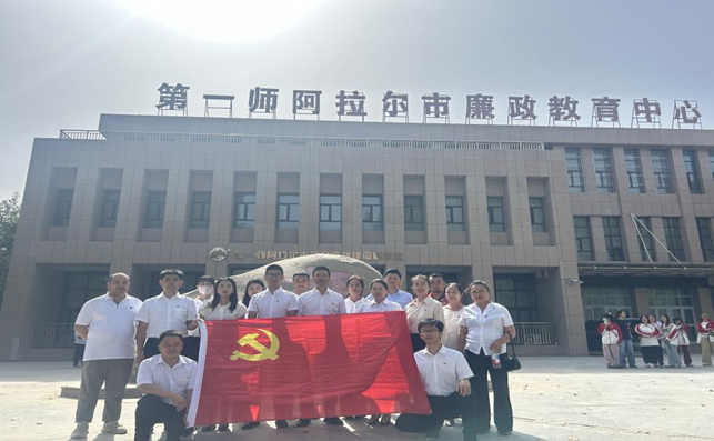 托喀依乡组织全体机关党员干部于阿拉尔市廉政教育中心开展庆“七一”主题党日活动